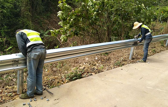 渭南高速公路护栏的定期维护与保养