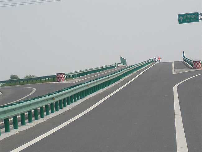 渭南高速公路护栏的材质与规格